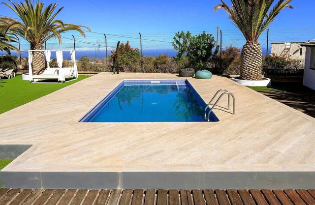 Luxury Villa Casa Blanca by Tenerife Rental & Sales