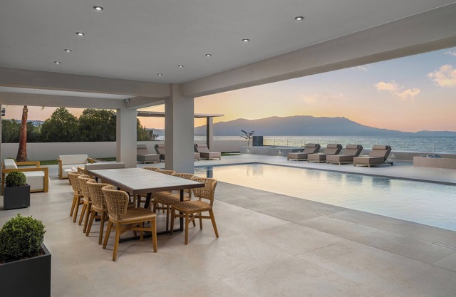 LUXURY VILLA EOS BEACHFRONT 20 metres from the sea