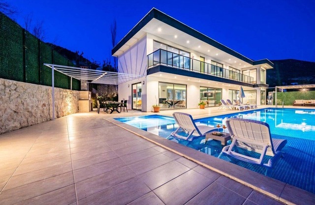 Luxury Villa for 6 in Islamlar with Heatable Indoor Pool