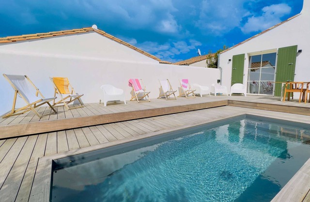 Luxury villa with swimming pool for 12 people