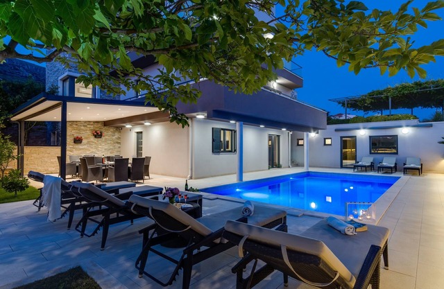Luxury Villa Lucas with private, heated pool, whirlpool, sauna, sea view, 14 pax