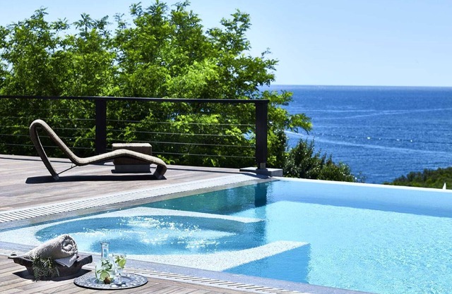 Luxury Villa Luna in Sivota w/infinity pool, hot tub, sauna & sea views for 10.