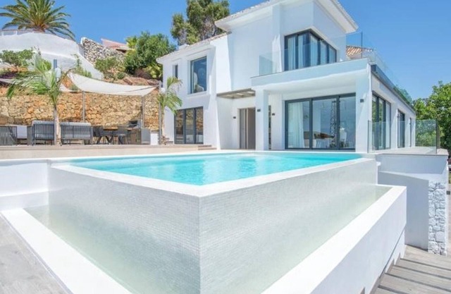 Luxury Villa Marbella: Pools, Spa, Near Beach
