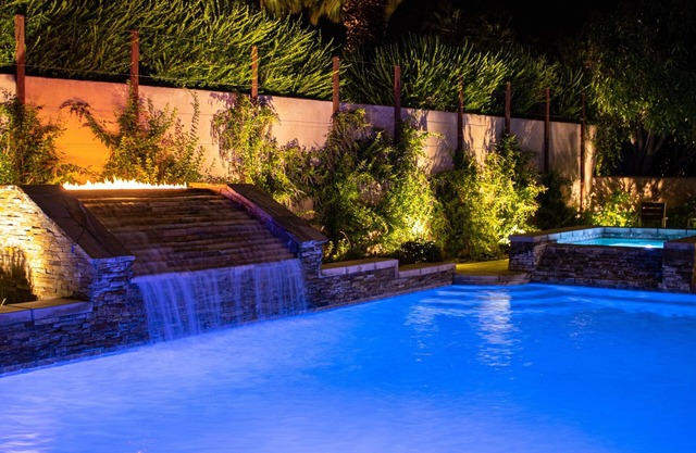 Luxury Villa - Movie Colony, Priv Pool, Walk to DT