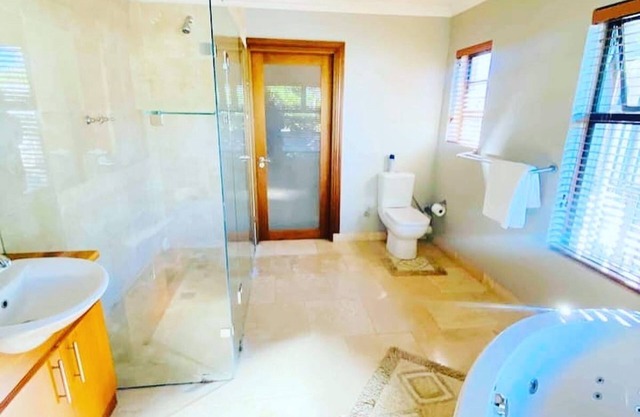 Luxury Villa on Beaconhurst Drive 5 minutes to the beach