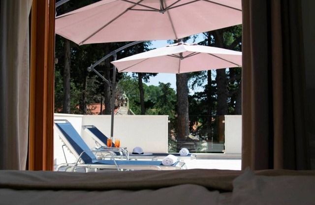 LUXURY: VILLA on the SEA, POOL & BEACH BIKE & KAYAK & PRESENT