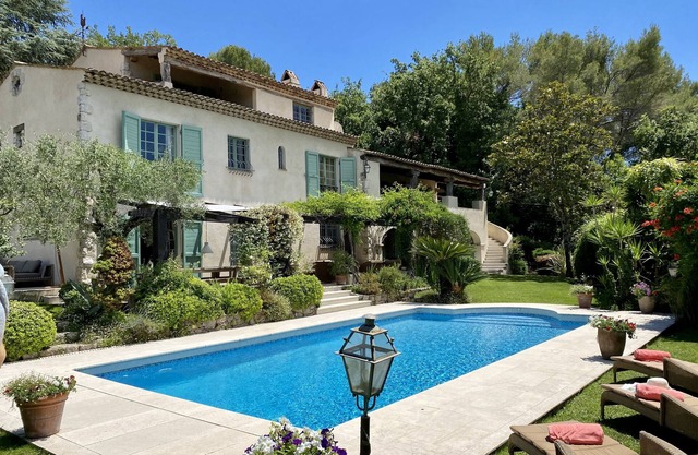 Luxury Villa sleeps 14 near Castellaras -Valbonne