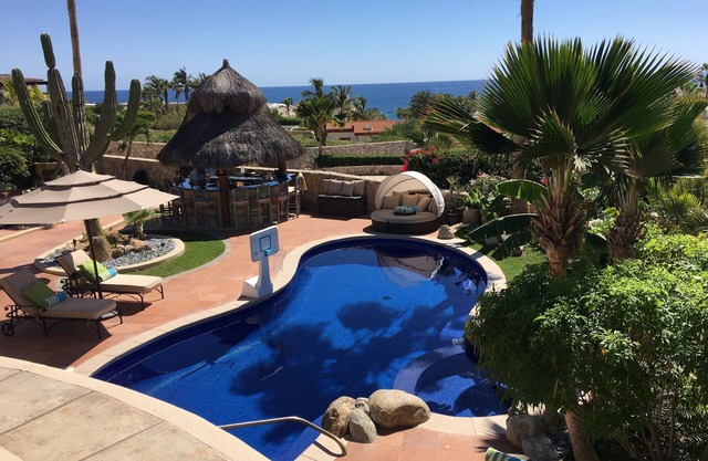 Luxury villa, steps from the beach; heated pool/spa & palapa bar, ocean view