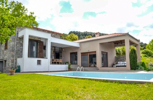Luxury villa, superb views and pool