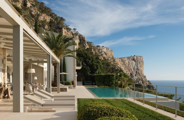 Luxury villa with fantastic sea views and year round sunsets