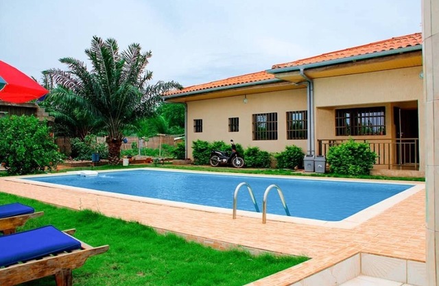 Luxury villa with swimming pool 35 km from Lomé on the road to Kpalimé