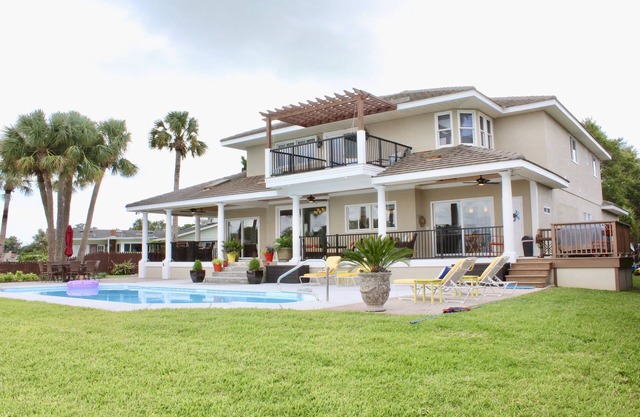 Luxury Villa with heated pool, spa/hot tub, dock, near beach, Sunsets!