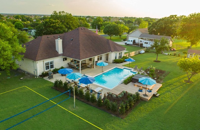 Luxury w/Resort Pool+Hot Tub+Game Room+Volleyball