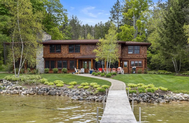 Luxury Walloon Lake seven bedroom home! *June-Sept Friday to Friday*