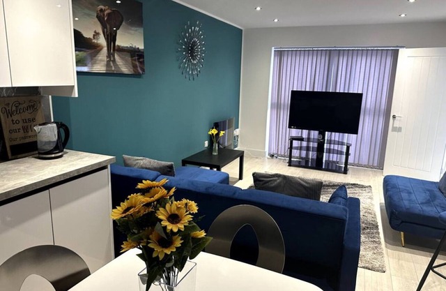 *LUXURY Warm WHOLEHOUSE 10mins to CityCentre