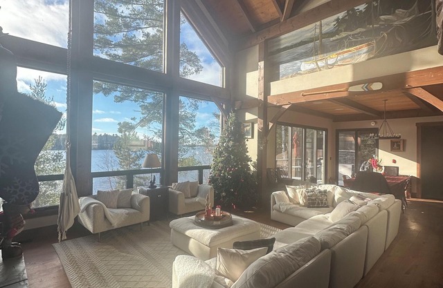 Luxury Waterfront Cottage Muskoka!