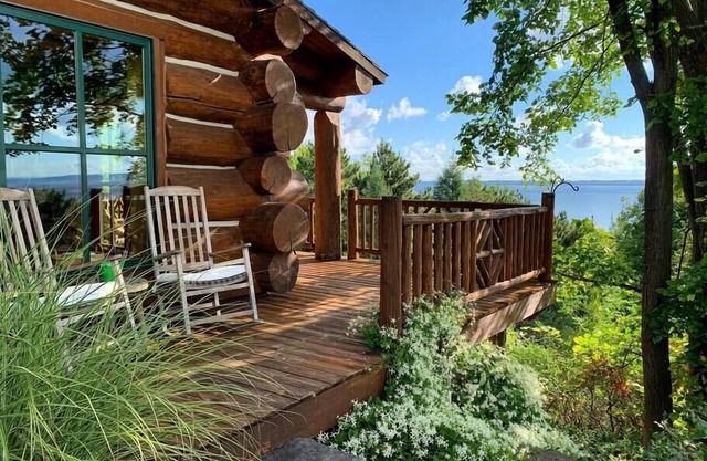 Luxury Waterfront Log Home 15 min from Traverse City w/Dock