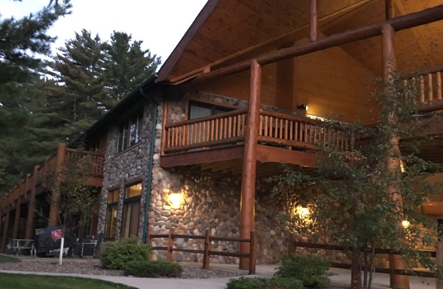 Luxury Waterfront Lake Minocqua 2 Story Rustic Townhome 3bd garage