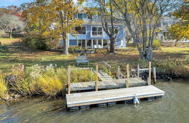Luxury Waterfront Retreat in East Falmouth