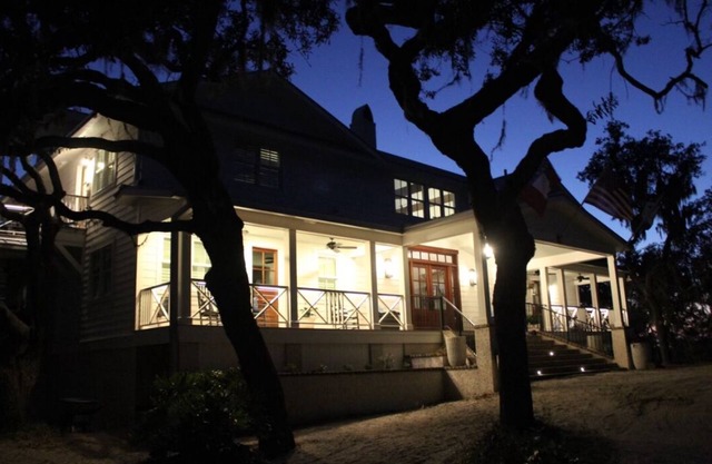 Luxury waterfront home and event space minutes from Savannah & Tybee beaches.