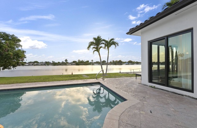 Luxury Waterfront Villa in the heart of Aventura
