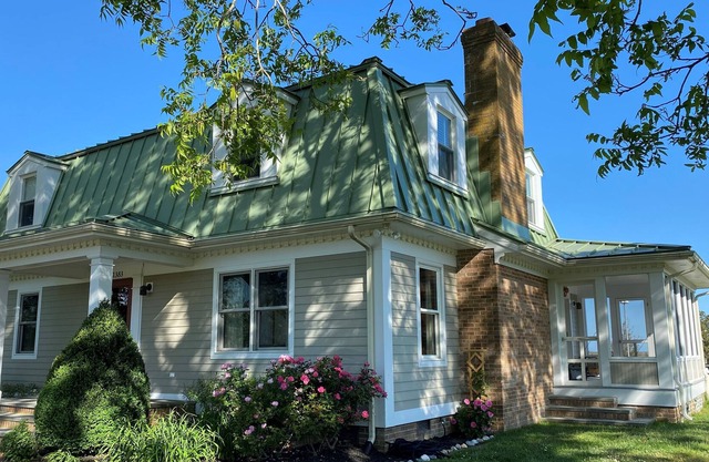 Luxury Waterside Estate With Stunning Views And Sunsets. Pet Friendly