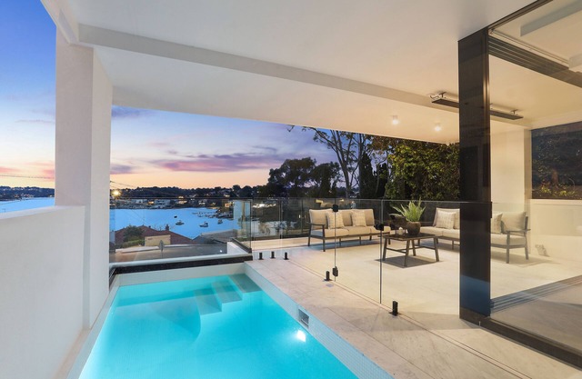 Luxury Waterside Home - with pool and bay views! Near cafes & shops
