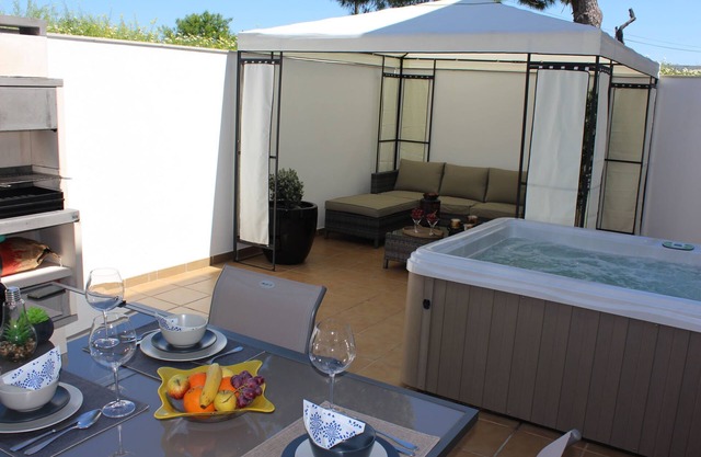 "Luz House" charming apartment with Jacuzzi