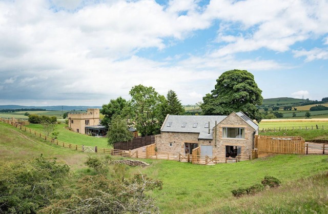 LYDIA - first floor stylish apartment in a tranquil countryside setting