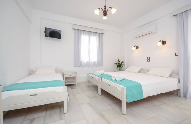 "Lygdamis Hotel" triple studio in the heart of Naxos