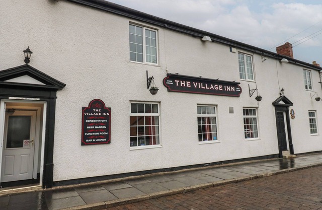 LYNDASFARNE ROOM, pet friendly in Murton, County Durham