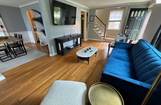 Lyndhurst 3 BR 1 Bath Home for Monthly Rental w Smart TVs and wood flooring in quiet neighborhood