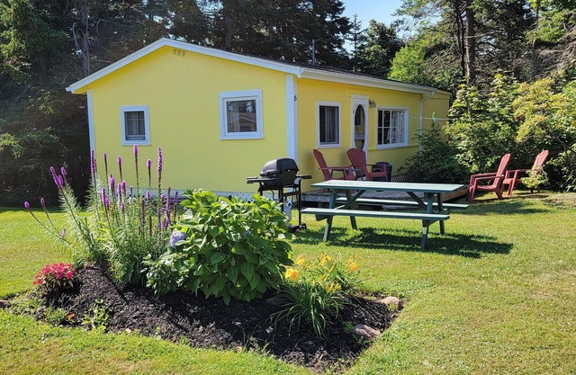 Lyons Cottages - Cottage #10, 2BR Walk to the Beaches of Stanhope National Park!