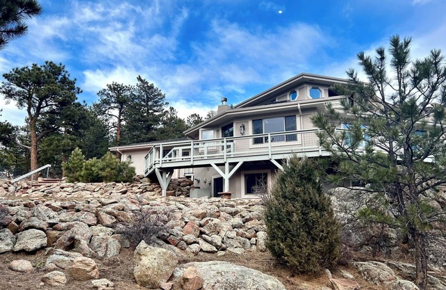 Lyons Retreat- Scenic, tranquil, 40 acres, private, gated home w/Reservoir views