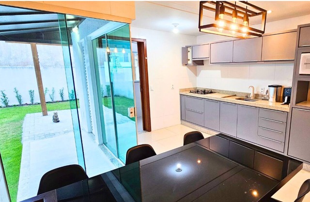 Modern Refuge with Wi-Fi, 55” TV and Air Conditioning