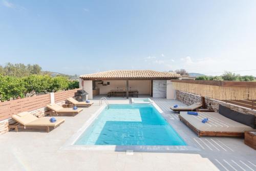 M & S Villa - 4 bedroom villa with heated pool