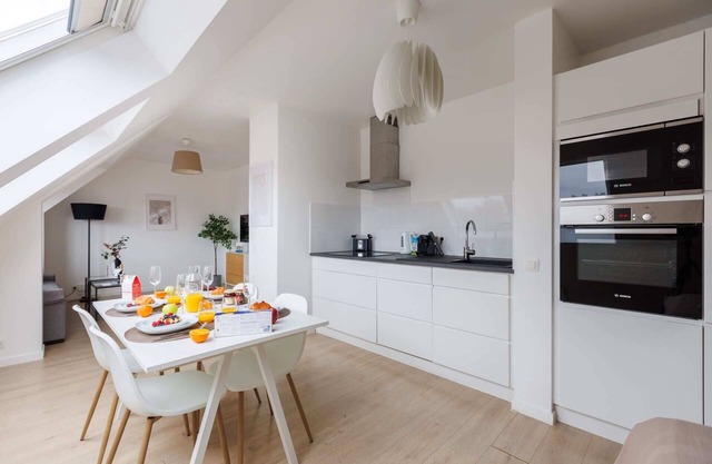 MA - Parlement V - Studio Apartment, Sleeps 4