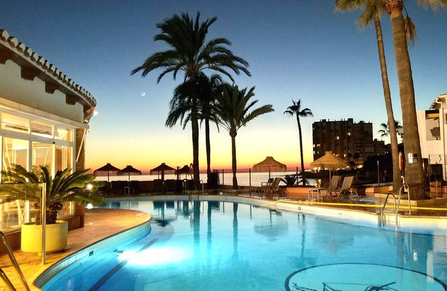 Macdonald Dona Lola Club