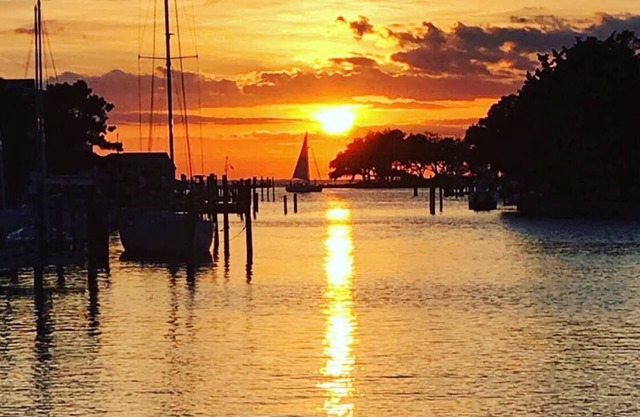 MadHouse - Canal Front, Dock, Pool, TikiBar & PickleBall