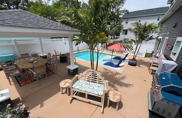 MADISON BAY BEACH GETAWAY-PRIVATE POOL-HOT TUB- FIRE PIT- WEEKLY STAY DISCOUNT