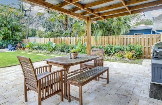 Madrina's - Cozy 3BR-1BA w/ Spacious Backyard