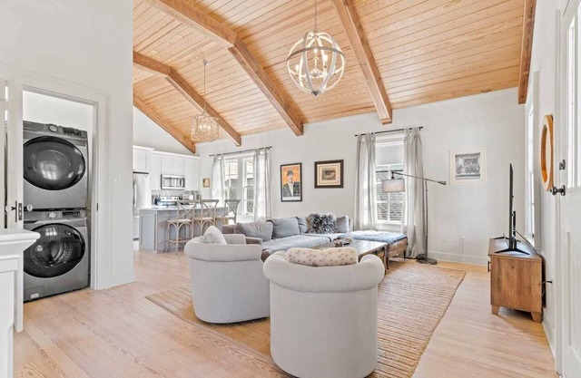 Magazine Street Retreat: Exclusive 3BR, 2BA Haven with Balconies and Local Allure