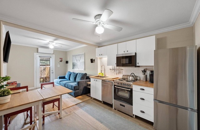 Magazine-Worthy Cowtown Bungalow. Pet-Friendly!