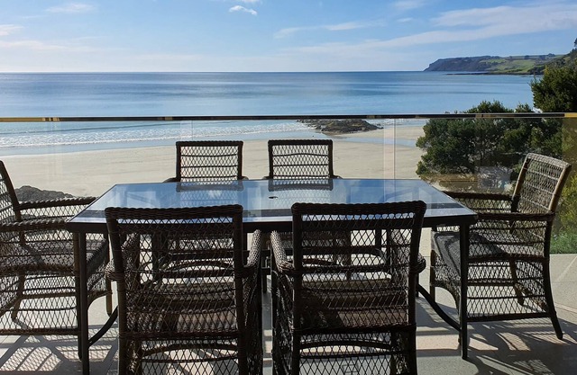 MAGIC BEACH VILLA Absolute beachfront luxury