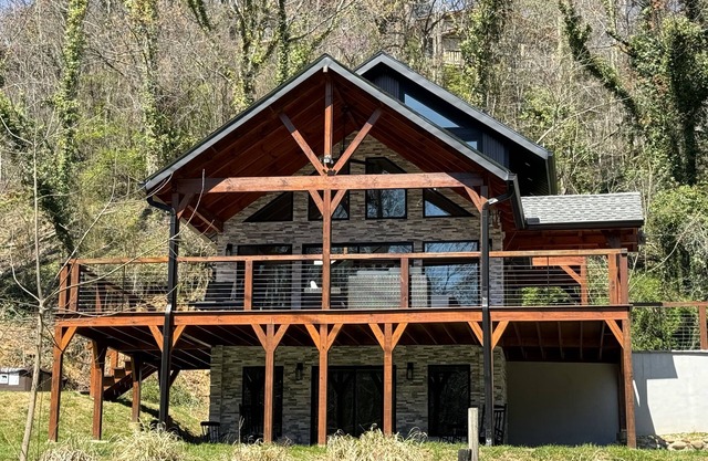 Magic Forest - 3 Acres of privacy in Gatlinburg.
