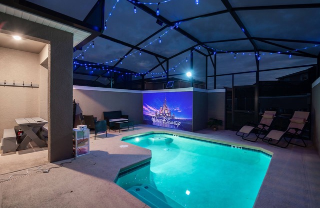 Magical 5 BD/4 BATH with Poolside Cinema and Free Resort! Sleeps 14