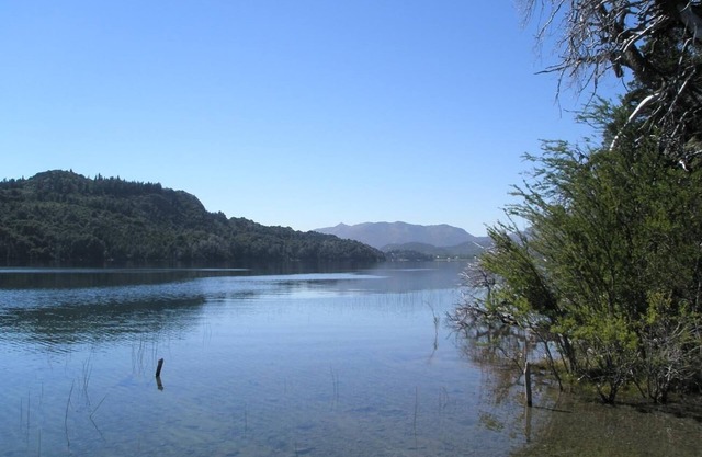 Magical 5 bedroom house over Moreno Lake.