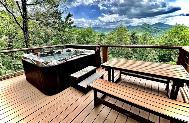 Magical Mtn Views/Hot Tub-Hiking/Fishing/NOC 5 min