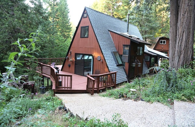 Magical Off-grid retreat on 10 acres