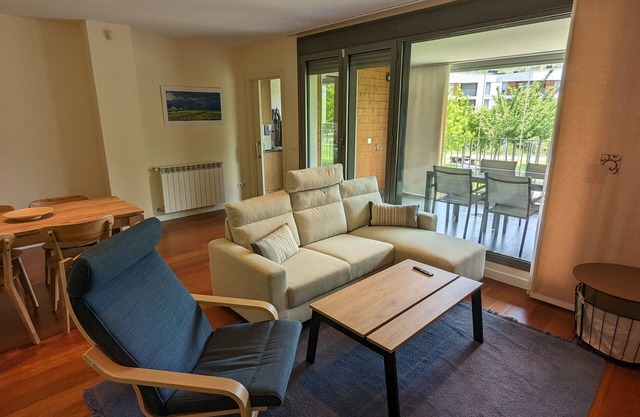 Magnífico Apartamento en Pirineos con Piscina y Cerca de Pistas de Esquí